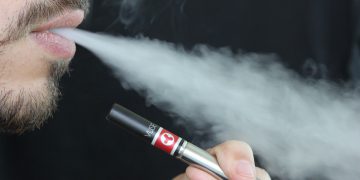 e cigarette 1301670 960 720