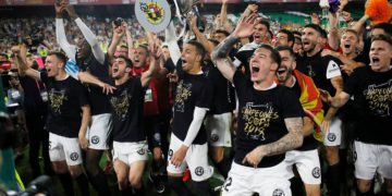 Soccer Football - Copa del Rey - Final - FC Barcelona v Valencia - Estadio Benito Villamarin, Seville, Spain - May 25, 2019  Valencia players celebrate winning the Copa del Rey final with trophy  REUTERS/Jon Nazca