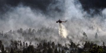 helicopter dropping water 595422 960 720