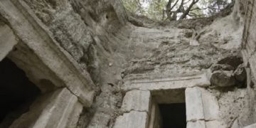 ypogeia poli ptoti