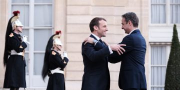 mitsotakis makron 500