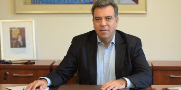 ΜΑΝΟΣ ΚΟΝΣΟΛΑΣ