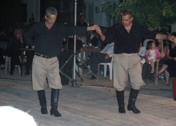 Χορευτές από τα Παλαιά Ρούματα Χανίων