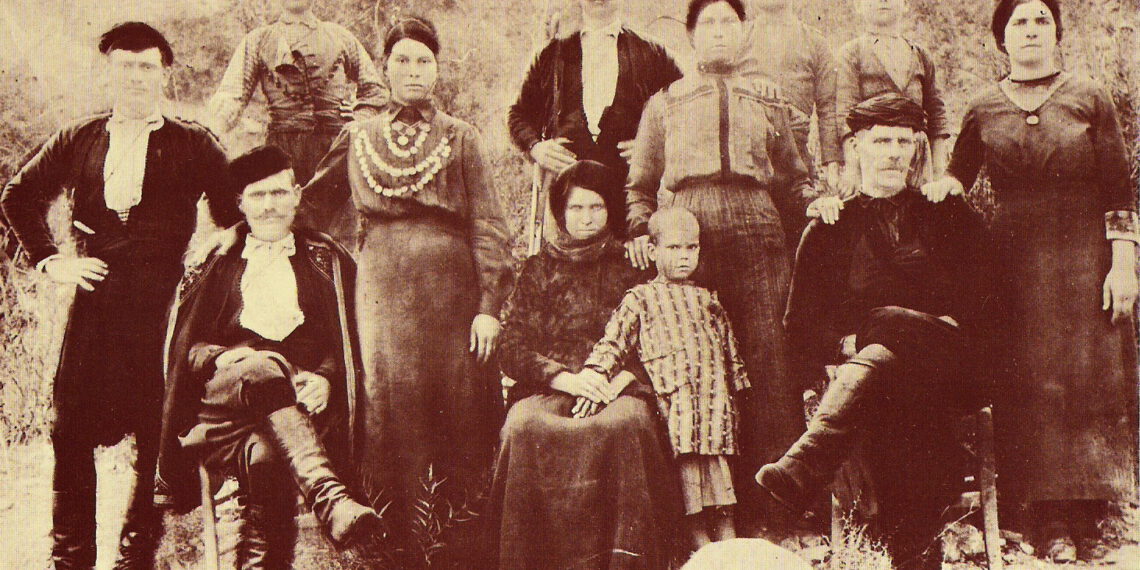 Οικογένεια στο Ρέθυμνο το 1900