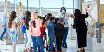 Στιγμιότυπο από πρόγραμμα Ένα μουσείο ανοιχτό σε όλους © Μουσείο Ακρόπολης Φωτογραφία Γιώργος Βιτσαρόπουλος 1 960x600