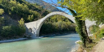 Το αποκατεστημένο Γεφύρι της Πλάκας