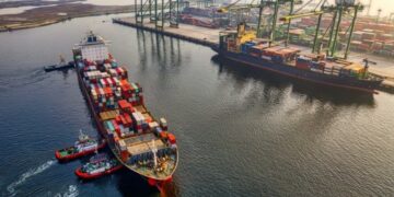 w24 85410cargoship1