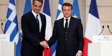 w19 215056Macron22206191