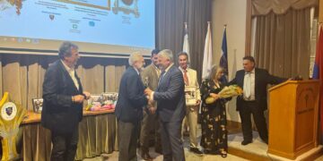 Η Ακαδημία Ελληνικών βραβείων Τέχνης τίμησε τον Γιάννη Σμαραγδή με το διεθνές βραβείο «Ιωάννης Καποδίστριας»
