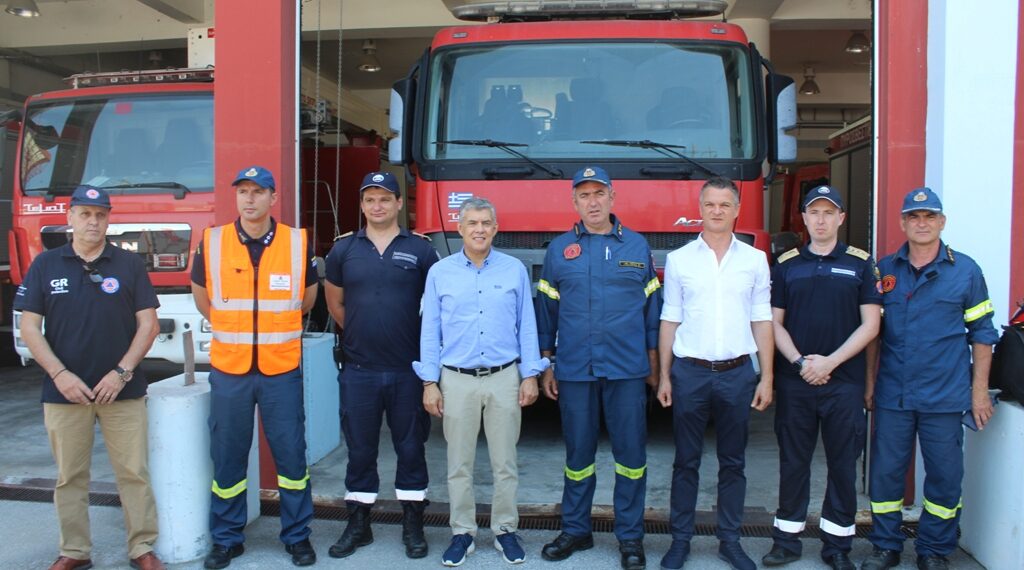 Δεκαέξι Βούλγαροι Πυροσβέστες με τέσσερα οχήματα στη Λάρισα για την αντιμετώπιση των πυρκαγιών