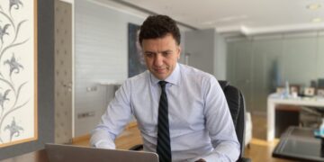 Κικίλιας- Ο τουρισμός στην Αθήνα φέρνει ρεκόρ εσόδων στην εστίαση
