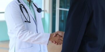Από σήμερα ο κάθε πολίτης αποκτά δωρεάν προσωπικό γιατρό