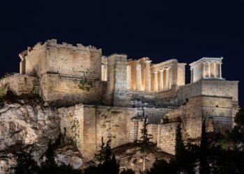 Προτεραιότητα για το ΥΠΠΟΑ το Στρατηγικό Σχέδιο Επεμβάσεων για την ολιστική προστασία και ανάδειξη των τειχών της Ακρόπολης των Αθηνών