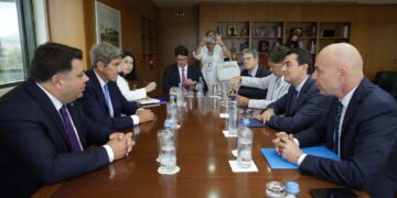 Η ενεργειακή και περιβαλλοντική συνεργασία μεταξύ Ελλάδας και ΗΠΑ στο επίκεντρο της συνάντησης Σκρέκα- Kerry