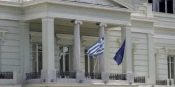 Και μέσω προξενικών αρχών η εγγραφή των Ελλήνων του εξωτερικού στο Εθνικό Μητρώο Επικοινωνίας