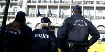 Στους δρόμους 9.000 αστυνομικοί για ασφάλεια την περίοδο των Χριστουγέννων