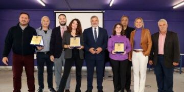 Σε αριστεύσαντες μαθητές του Μουσικού Σχολείου Αλίμου τα βραβεία και χρηματικά έπαθλα «Μίκης Θεοδωράκης» που καθιέρωσε η Περιφέρεια Αττικής