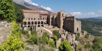 ΥΠΠΟΑ: Ανάδειξη και προσβασιμότητα στην Καστροπολιτεία του Μυστρά