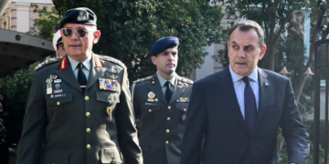 ΚΥΣΕΑ: Παρατείνεται η θητεία του Φλώρου στη θέση του Αρχηγού ΓΕΕΘΑ – Νέοι Αρχηγοί σε ΓΕΣ και ΓΕΝ