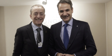 Συνάντηση Μητσοτάκη με τον CEO της Intel στο Νταβός