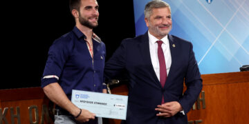 Στην τελετή βραβεύσεων των κορυφαίων αθλητών του 2022 από την Ελληνική Ολυμπιακή Επιτροπή, ο Περιφερειάρχης Αττικής