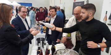 Χιλιάδες κόσμου στην  έκθεση Κρητικού Κρασιού «ΟιΝοτικά»