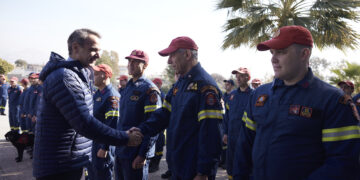 Το «ευχαριστώ» του Μητσοτάκη στους άνδρες της ΕΜΑΚ