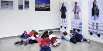 Μια ιδιαίτερη έκθεση φωτογραφίας στον σταθμό του Συντάγματος