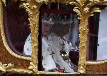 Βρετανία: Ο Κάρολος στέφθηκε βασιλιάς