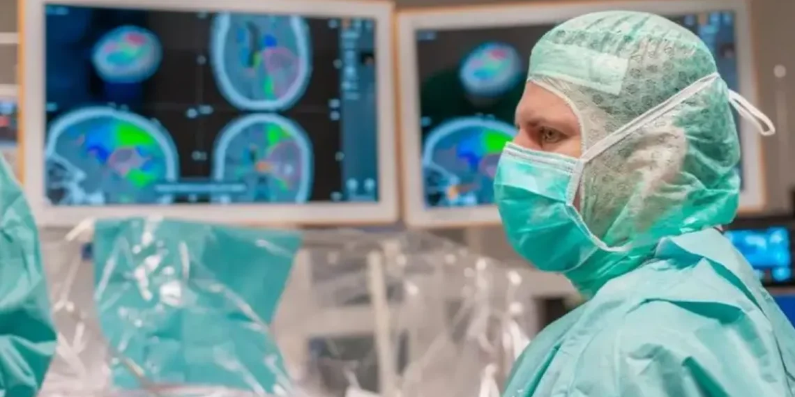 Κωνσταντίνος Γούσιας: Ο Έλληνας νευροχειρουργός που τα βάζει με τον καρκίνο εγκεφάλου