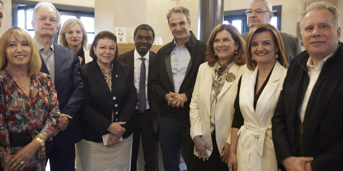 Βίτσα Ιωαννίνων: Συνάντηση Κ. Μητσοτάκη με Δ/ντή Κέντρου Παγκόσμιας Κληρονομιάς UNESCO, Lazare Eloundou Assomo