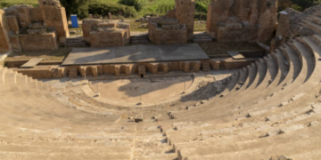 «Γνωριμία με Αρχαία Θέατρα της Ελλάδας»: Πλούτος του Αριστοφάνη σε περισσότερα από 15 θέατρα σε όλη την Ελλάδα