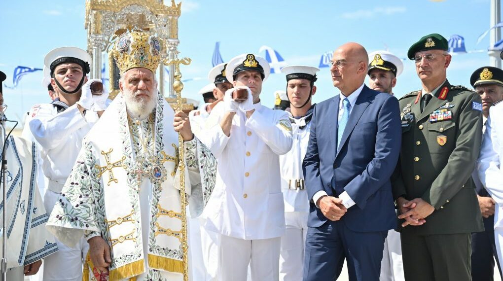 Παρουσία Δένδια στις εκδηλώσεις για την Κοίμηση Της Θεοτόκου στη Μεγαλόχαρη της Τήνου και την 84η Επέτειο Τορπιλισμού του Κ/Δ «ΕΛΛΗ»